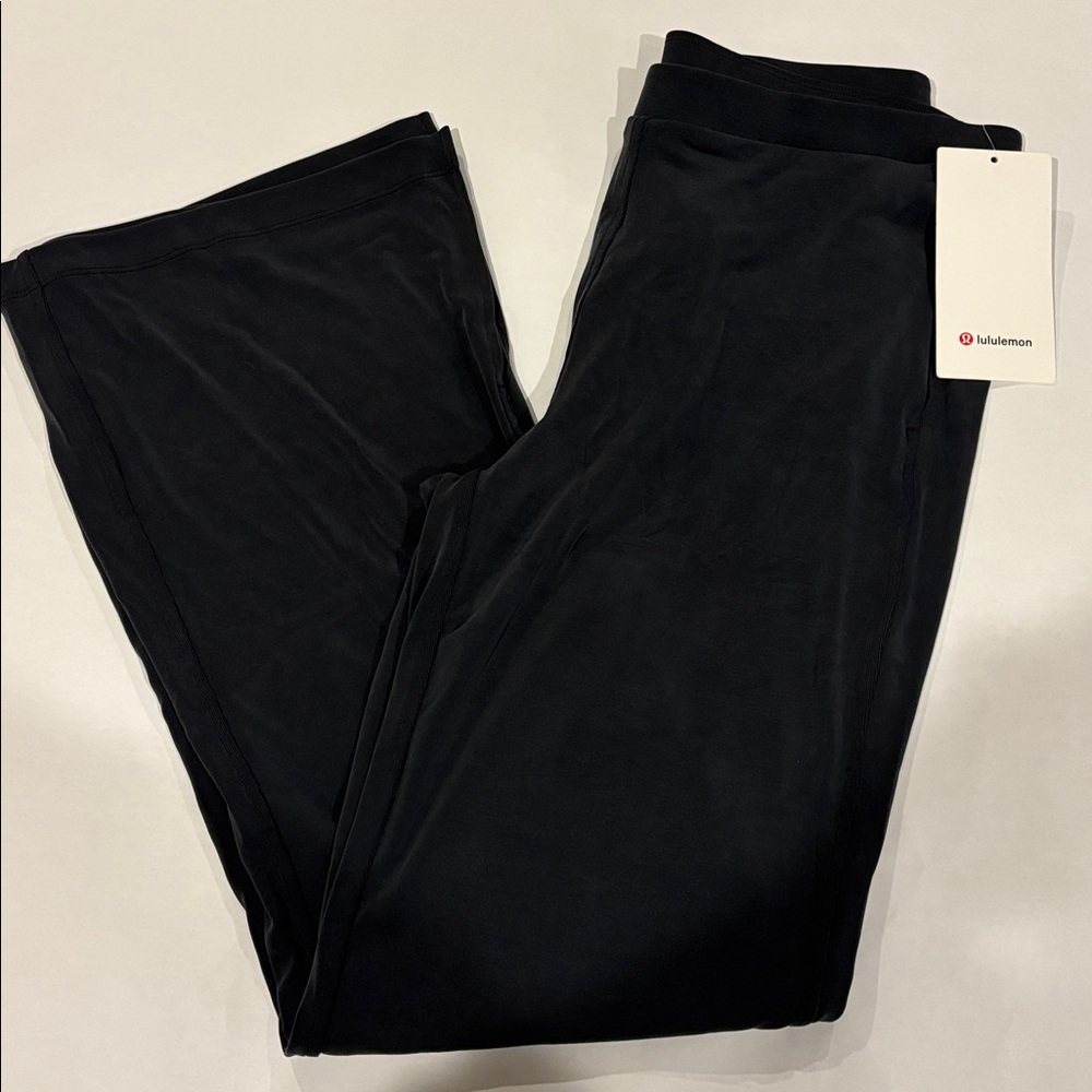 lululemon Drapey Softstreme Flared Pant Black size L